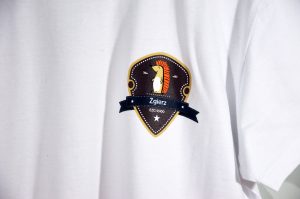 T-shirty z nadrukiem lub logo firmy